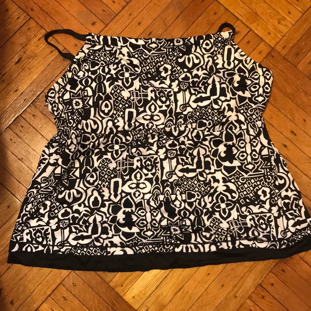 Women’s Black and White 2X Bathing Suit Top
